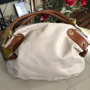 Great off white bag with tan trim. Apt. 9